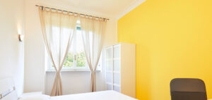 jak łączyć rolety i zasłony