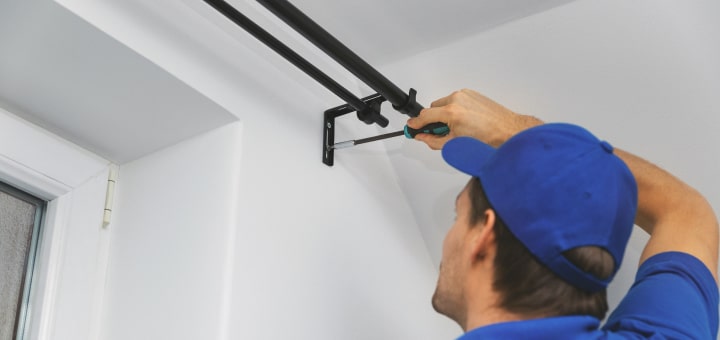 Na jakiej wysokości zamontować karnisz